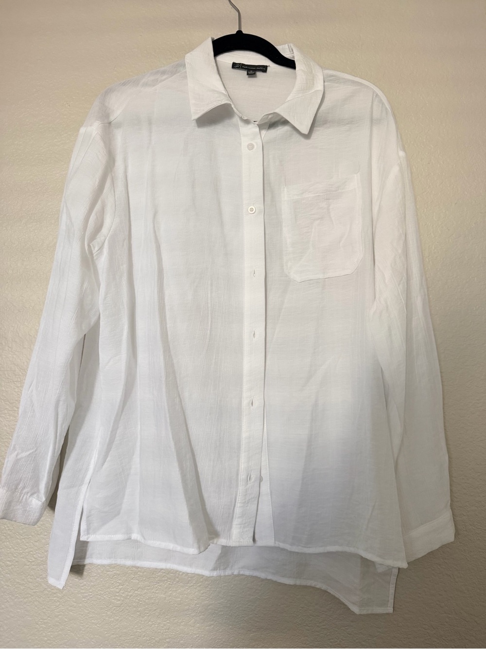 Lightweight White Button-Up Shirt - Relaxed Fit